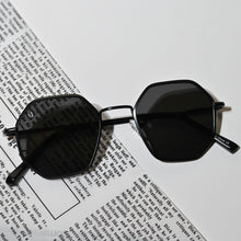 Load image into Gallery viewer, Dex - Matte Black / Smoke