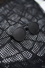 Load image into Gallery viewer, Tetra - Black / Gradient Smoke