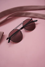 Load image into Gallery viewer, Colton - Black / Burgundy Smoke