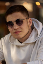 Load image into Gallery viewer, Yoyo (M) - Black / Gradient Smoke