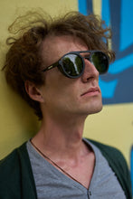 Load image into Gallery viewer, Tetra - Black / Light Smoke