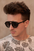 Load image into Gallery viewer, Tetra - Black / Gradient Smoke