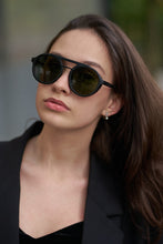 Load image into Gallery viewer, Tetra - Black / Light Smoke