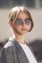 Load image into Gallery viewer, Remi - Matt Gun / Gradient Smoke