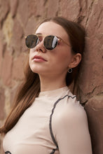 Load image into Gallery viewer, Colton - Gold / Black Smoke