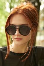 Load image into Gallery viewer, Tetra - Black / Gradient Smoke