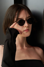 Load image into Gallery viewer, Aura - Black / Smoke