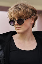 Load image into Gallery viewer, Dexter - Black / Light Smoke