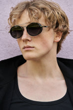 Load image into Gallery viewer, Dexter - Black / Light Smoke