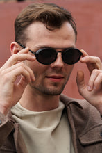 Load image into Gallery viewer, Dexter - Black / Smoke