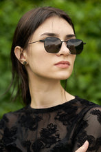 Load image into Gallery viewer, Terra - Black / Smoke