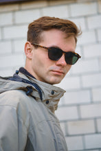 Load image into Gallery viewer, Ace - Tortoise / Light Smoke