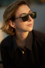 Load image into Gallery viewer, Aircel - Black / Light Smoke