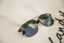 Load image into Gallery viewer, Aircel - Black / Light Smoke