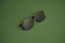 Load image into Gallery viewer, Aircel - Black / Smoke