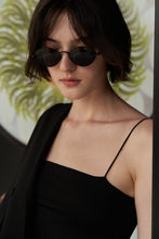 Load image into Gallery viewer, Aura - Black / Smoke