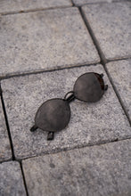 Load image into Gallery viewer, Aura - Black / Smoke