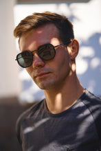 Load image into Gallery viewer, Avi - Black / Light Smoke