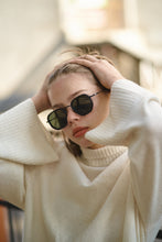 Load image into Gallery viewer, Avi - Black / Light Smoke