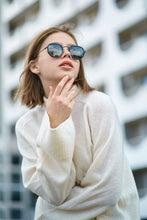 Load image into Gallery viewer, Avi - Black / Light Smoke