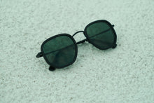 Load image into Gallery viewer, Avi - Black / Light Smoke