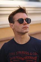 Load image into Gallery viewer, Avi - Black / Smoke