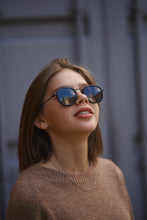 Load image into Gallery viewer, Avi - Black / Smoke