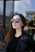 Load image into Gallery viewer, Carla - Black / Smoke