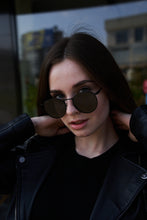 Load image into Gallery viewer, Carla - Black / Smoke