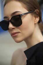 Load image into Gallery viewer, Colossal - Black / Smoke