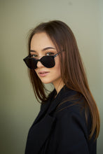 Load image into Gallery viewer, Colossal - Black / Smoke