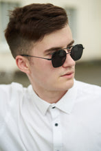 Load image into Gallery viewer, Cossie - Black / Smoke