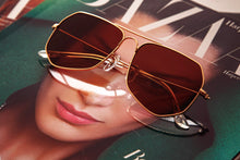 Load image into Gallery viewer, Daisy - Gold / Brown