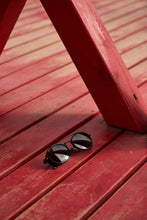 Load image into Gallery viewer, Dexter - Black / Smoke