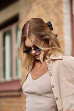 Load image into Gallery viewer, Hipster - Black / Smoke