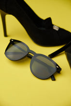 Load image into Gallery viewer, Stuffy - Black / Smoke