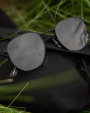 Load image into Gallery viewer, Eternally - Black / Smoke