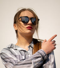 Load image into Gallery viewer, SOL - Transparent Grey / Silver Mirror