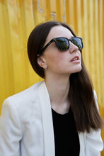 Load image into Gallery viewer, Leo - Black / Light Smoke