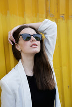 Load image into Gallery viewer, Leo - Black / Light Smoke