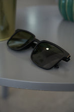 Load image into Gallery viewer, Leo - Black / Light Smoke