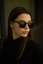 Load image into Gallery viewer, Leo - Black / Smoke