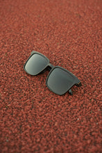 Load image into Gallery viewer, Leo - Black / Smoke