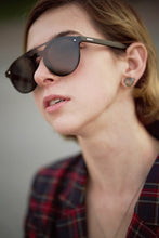 Load image into Gallery viewer, Mono - Black / Smoke