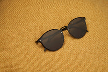 Load image into Gallery viewer, Nebulous - Black / Smoke