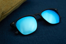 Load image into Gallery viewer, Parka - Matt Black / Blue