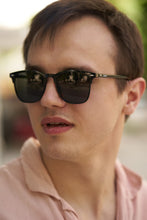 Load image into Gallery viewer, Parka - Shiny Black / Smoke