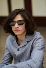 Load image into Gallery viewer, Retro - Black / Smoke