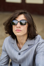 Load image into Gallery viewer, Retro - Black / Smoke