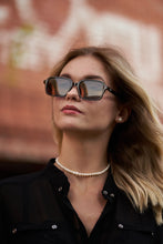 Load image into Gallery viewer, Retro - Black / Smoke